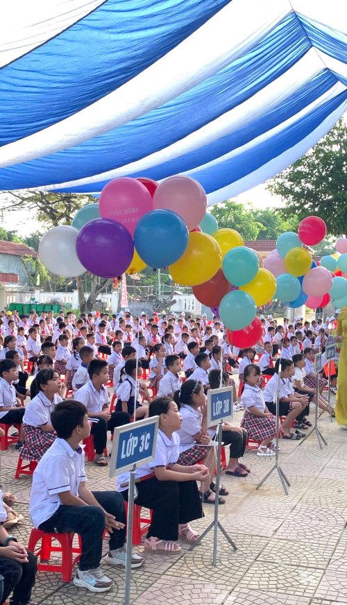 H&igrave;nh  ảnh học sinh to&agrave;n trường trong lễ khai giảng năm học.jpg