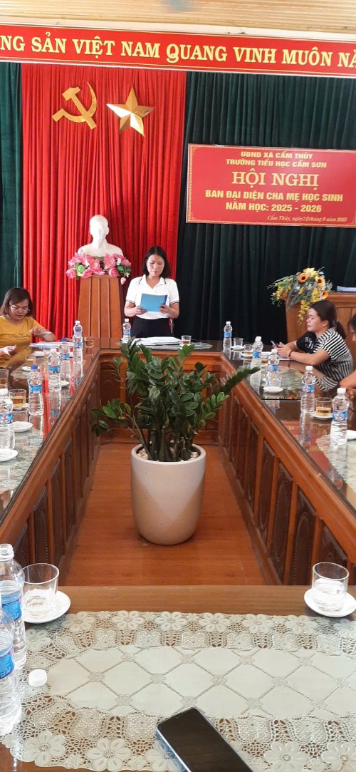 C&ocirc; Hương ph&aacute;t biểu tại hội nghị.jpg