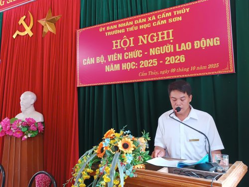 Ảnh đ.c phương đọc b&aacute;o c&aacute;o.jpg