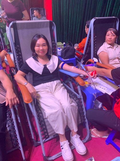 Quỳnh hiến m&aacute;u.jpg