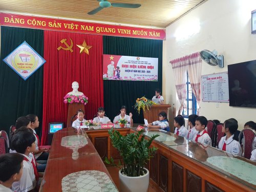 ĐH Li&ecirc;n đội - đo&agrave;n chủ toạ b&aacute;o c&aacute;o tại đại hộ.jpg