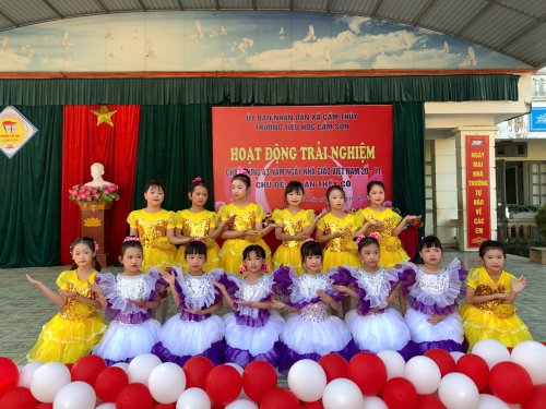 ảnh đội văn nghệ.jpg